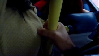 سرخ صوفے پر مختصر مح ...