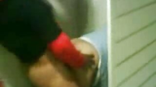 بڑے چھاتی کے ساتھ مو ...