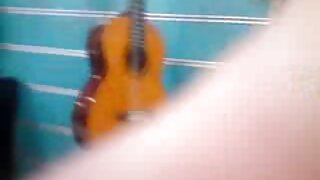 دو سلٹ ایک آدمی کو ا ...